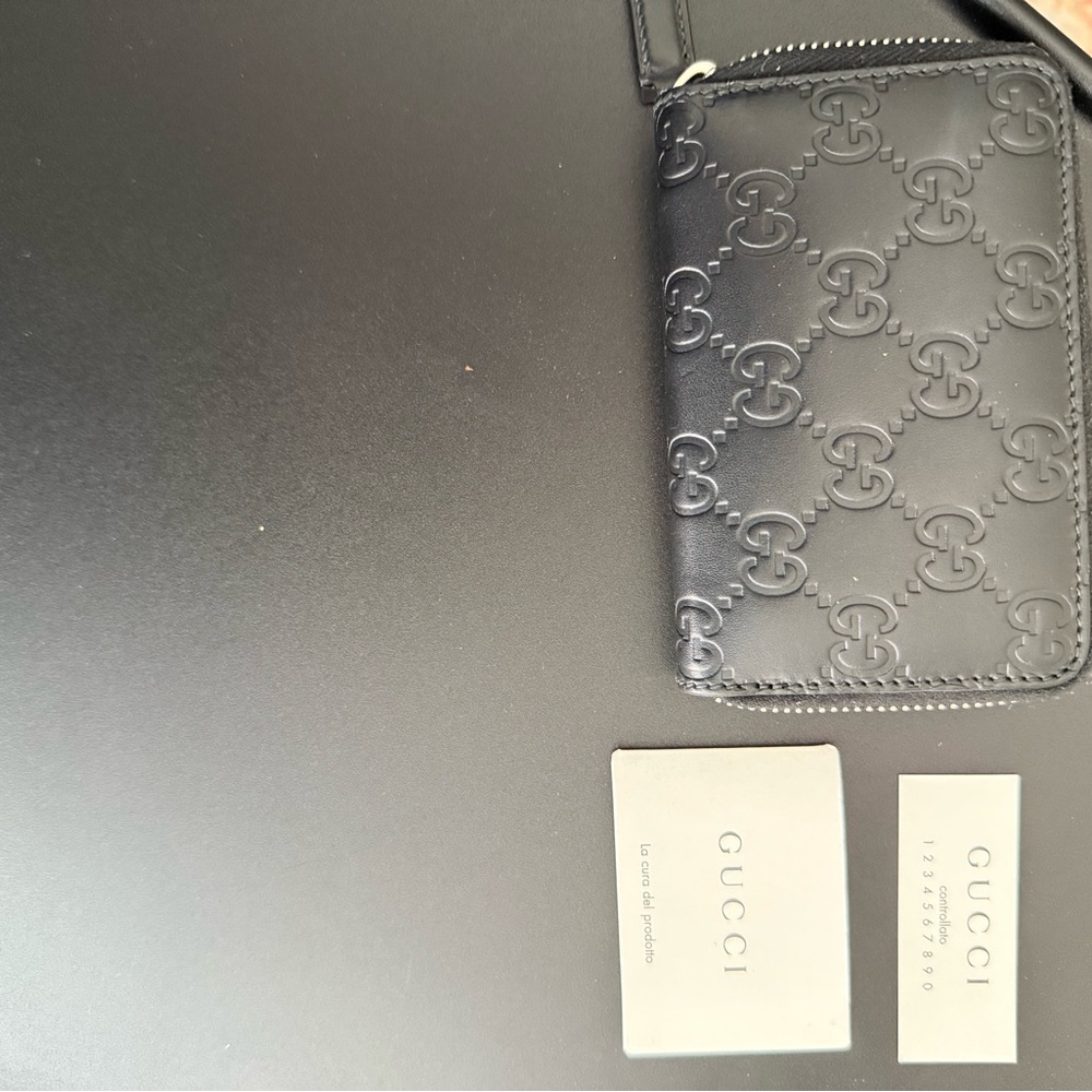 Gucci Black Embossed GG Zip Pouch - Picture 2 of 5